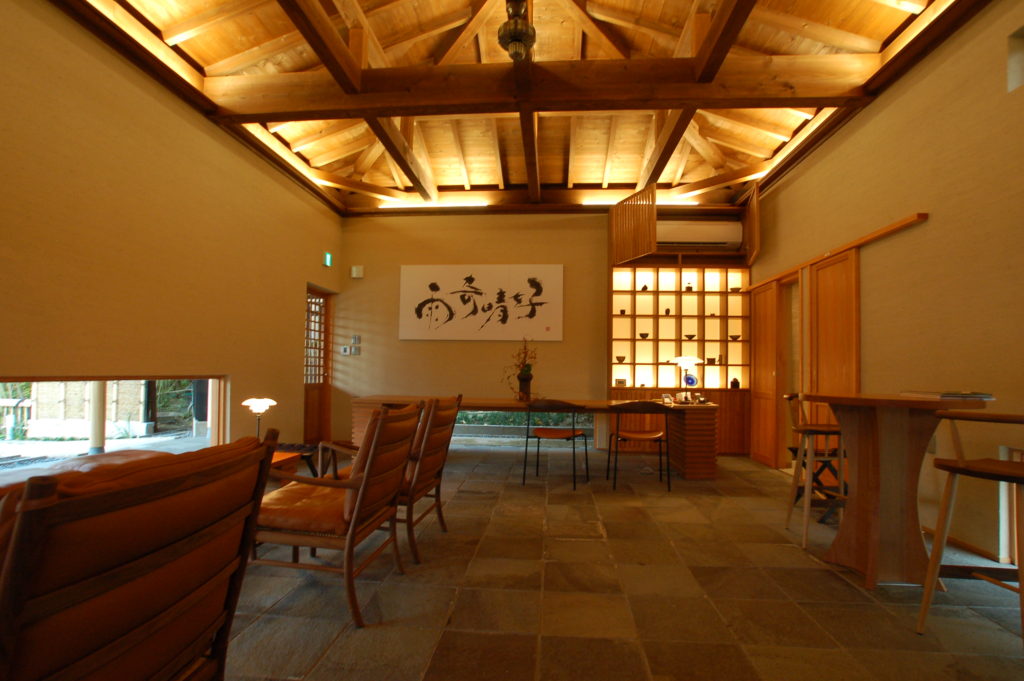 夕日ヶ浦温泉の一棟貸し旅館に旅人を迎えるレセプションホールを増築