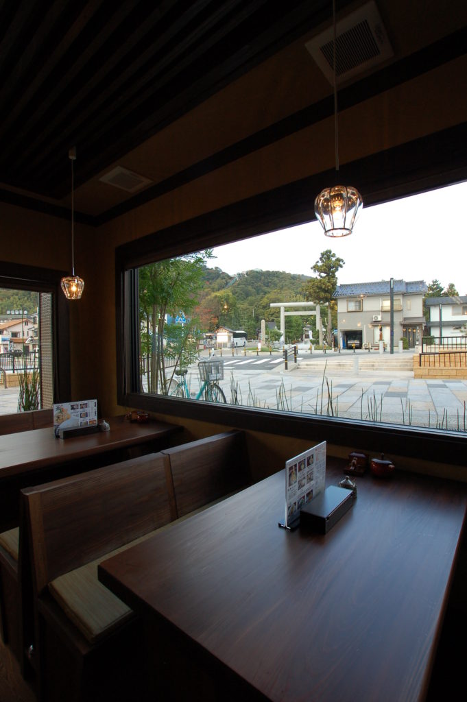 天橋立籠神社前の喫茶店を和のモダン空間にリノベーション