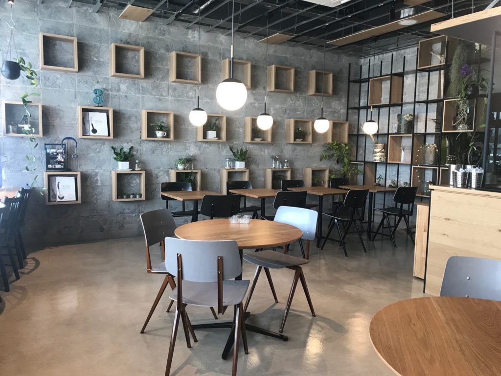 京丹後市のショッピングセンターに誕生した緑たっぷりのグリーンガーデンショップ併設カフェ